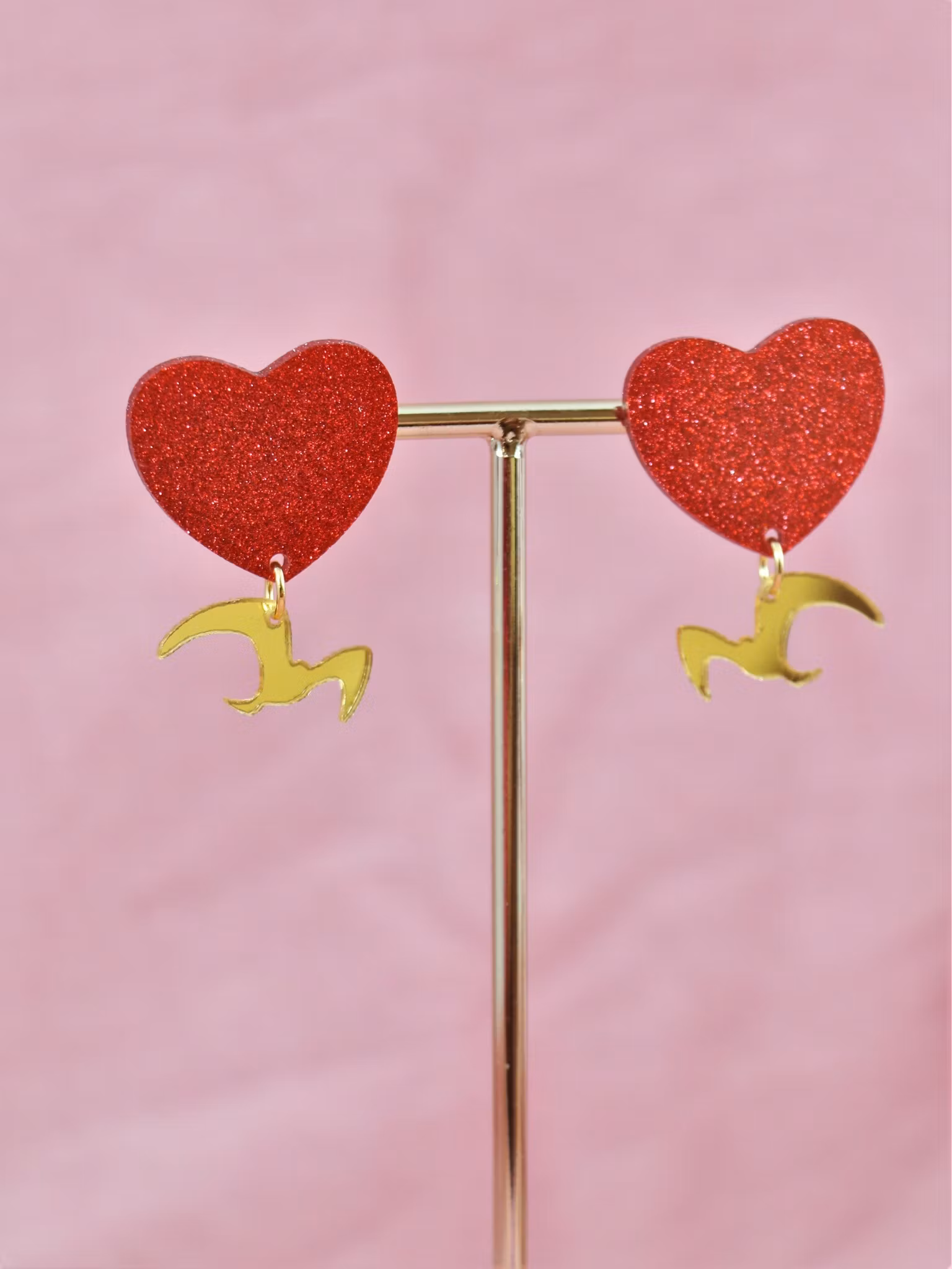 SAMPLE Love birds rött glitterhjärta med guldfågel