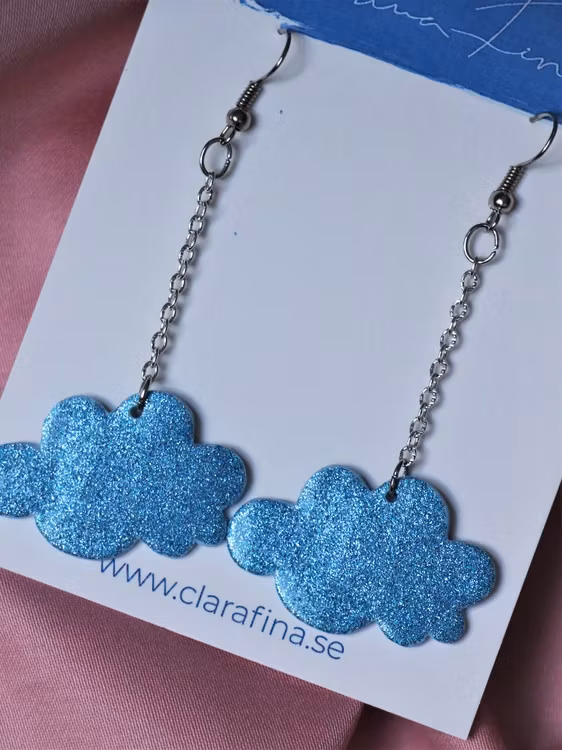Litet glittermoln i kedja blått glitter