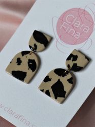 Hedvig S beige och svart