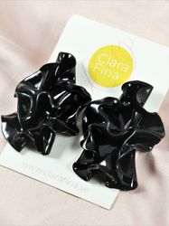 Satin svart