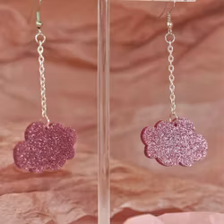 Små rosa glittermoln på krok i kedja