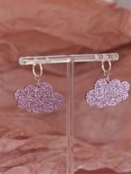 Små rosa glittermoln på silvrig ring