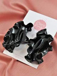 Satin svart