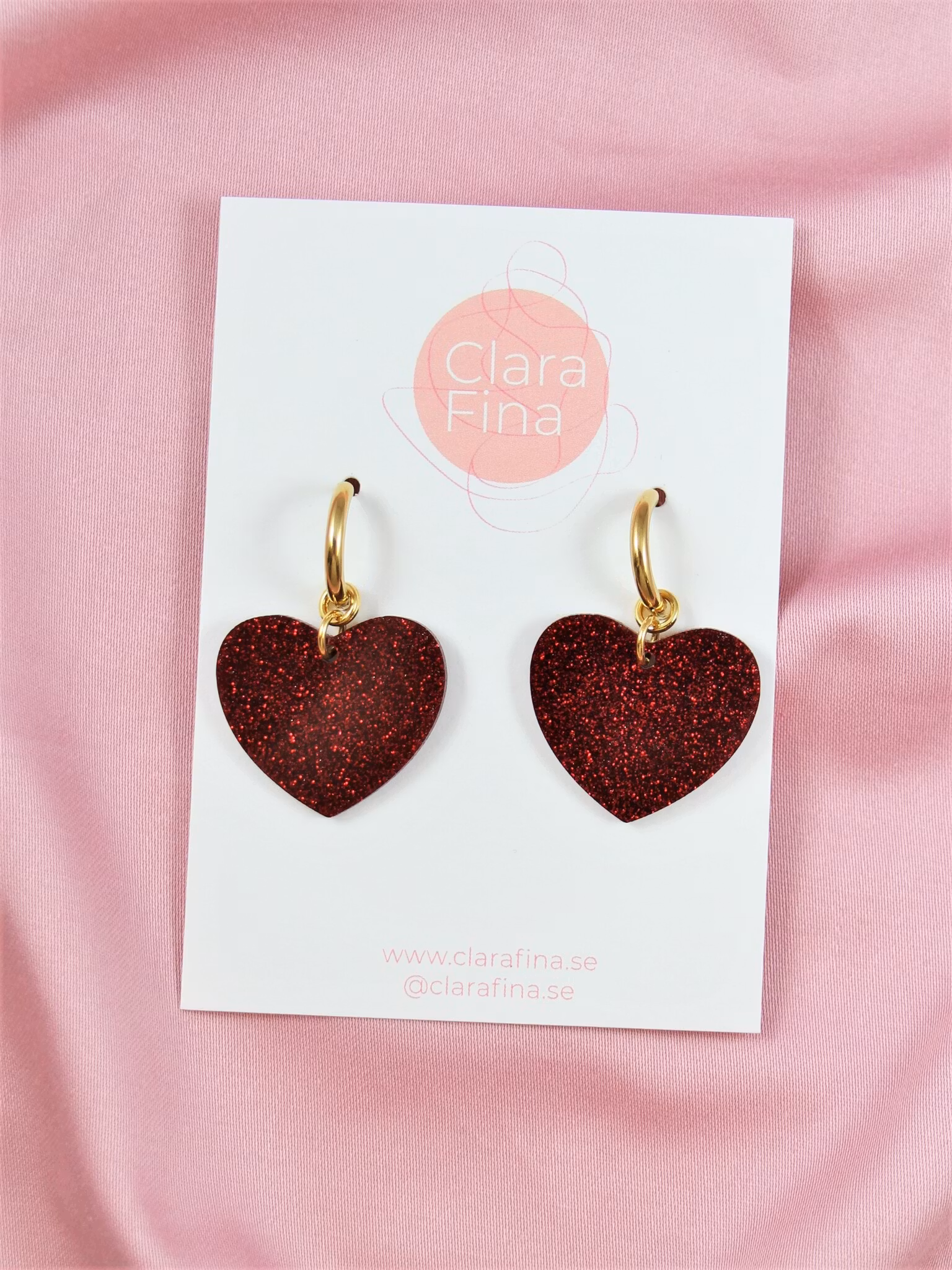 Rött Singelhjärta på guldig ring (1 st)