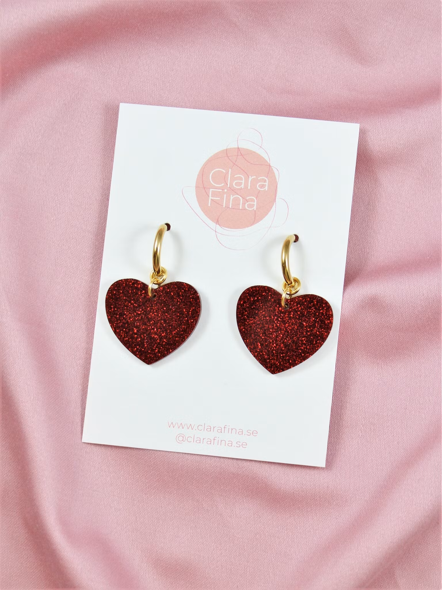 Rött Singelhjärta på guldig ring (1 st)