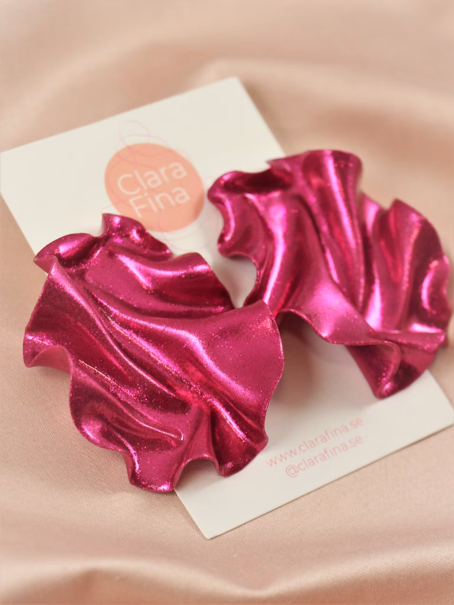 Satin magenta glitter