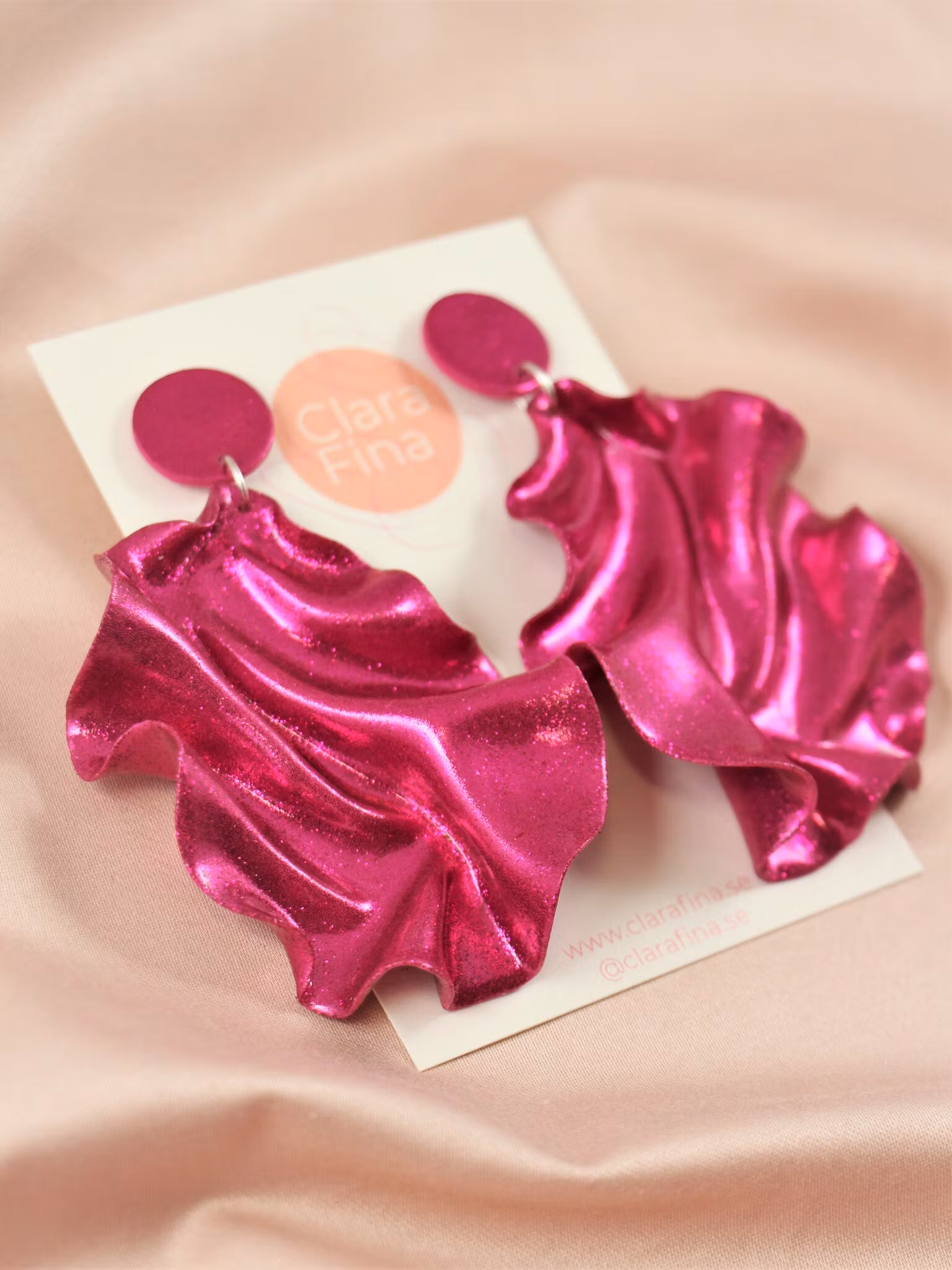 Satin round top magenta glitter