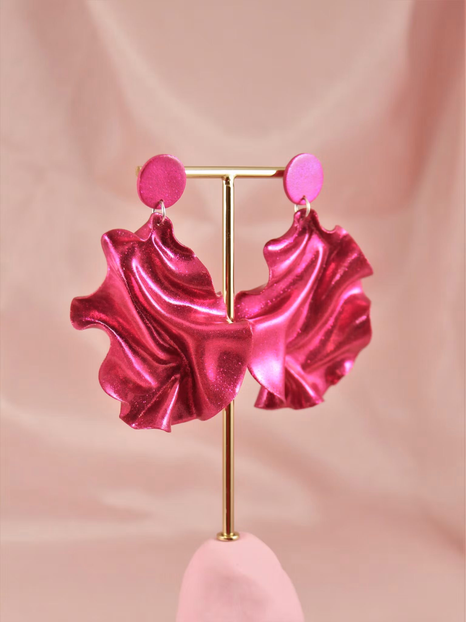 Satin round top magenta glitter