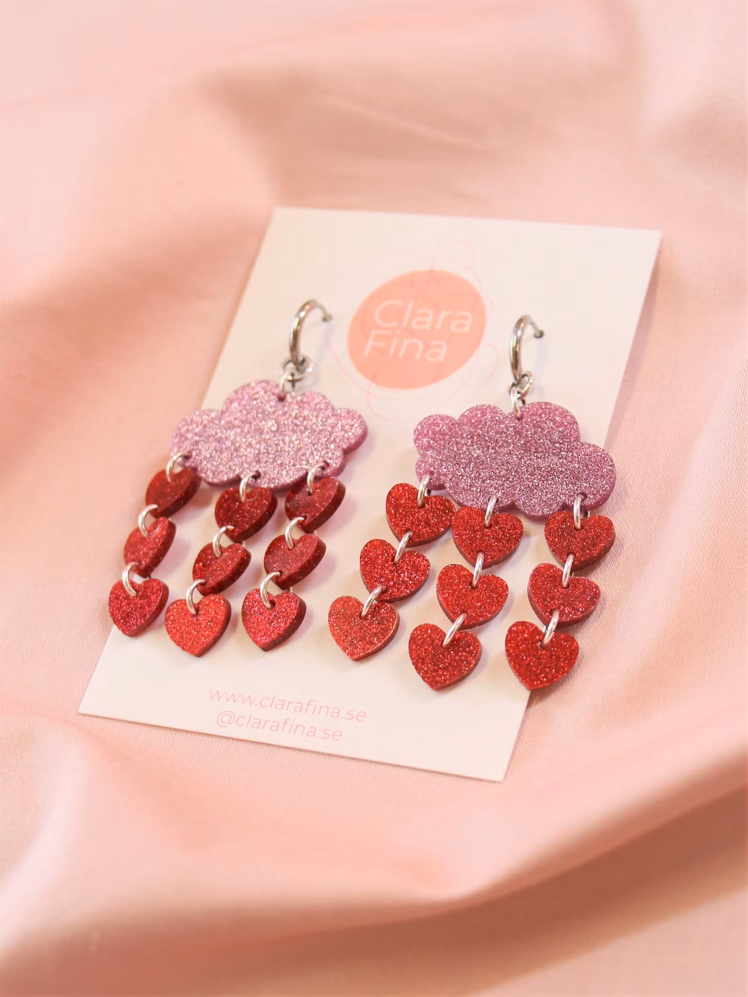 Kärleksregn rosa glittermoln på ring (silvriga detaljer)
