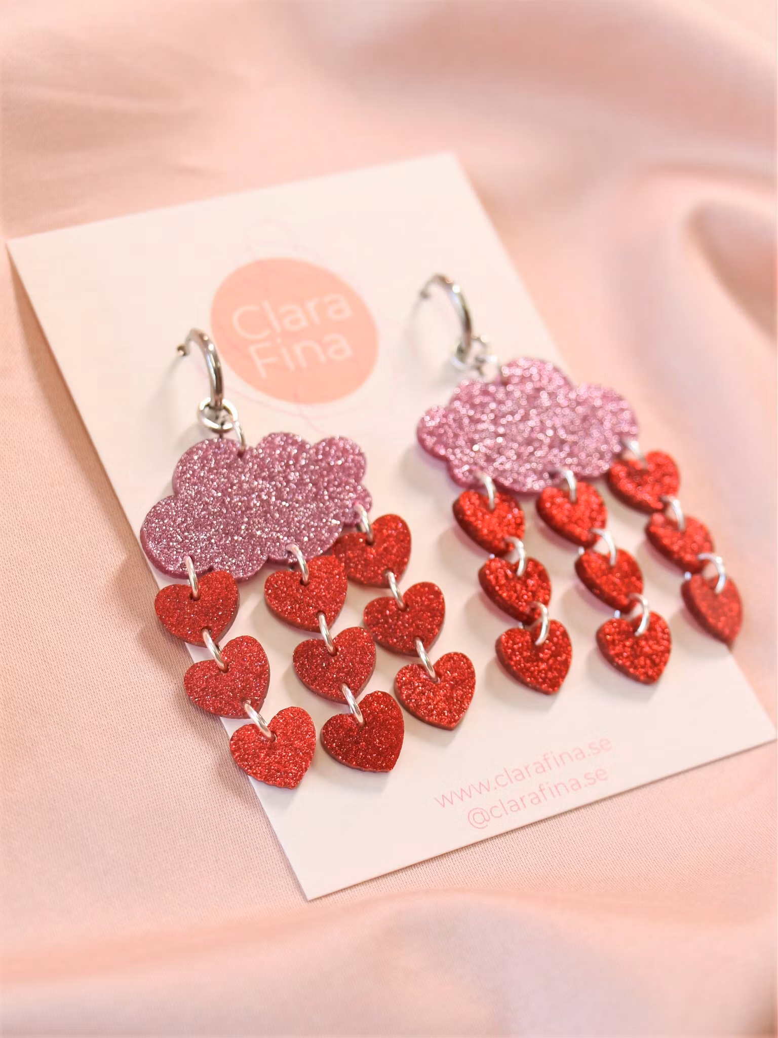Kärleksregn rosa glittermoln på ring (silvriga detaljer)