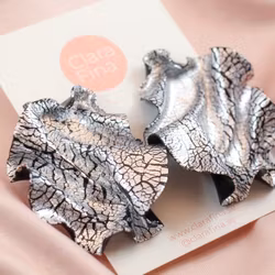 Satin silver och svart krackelerad