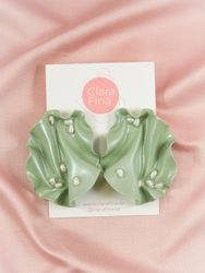 Satin grönt skimmer med pärlor