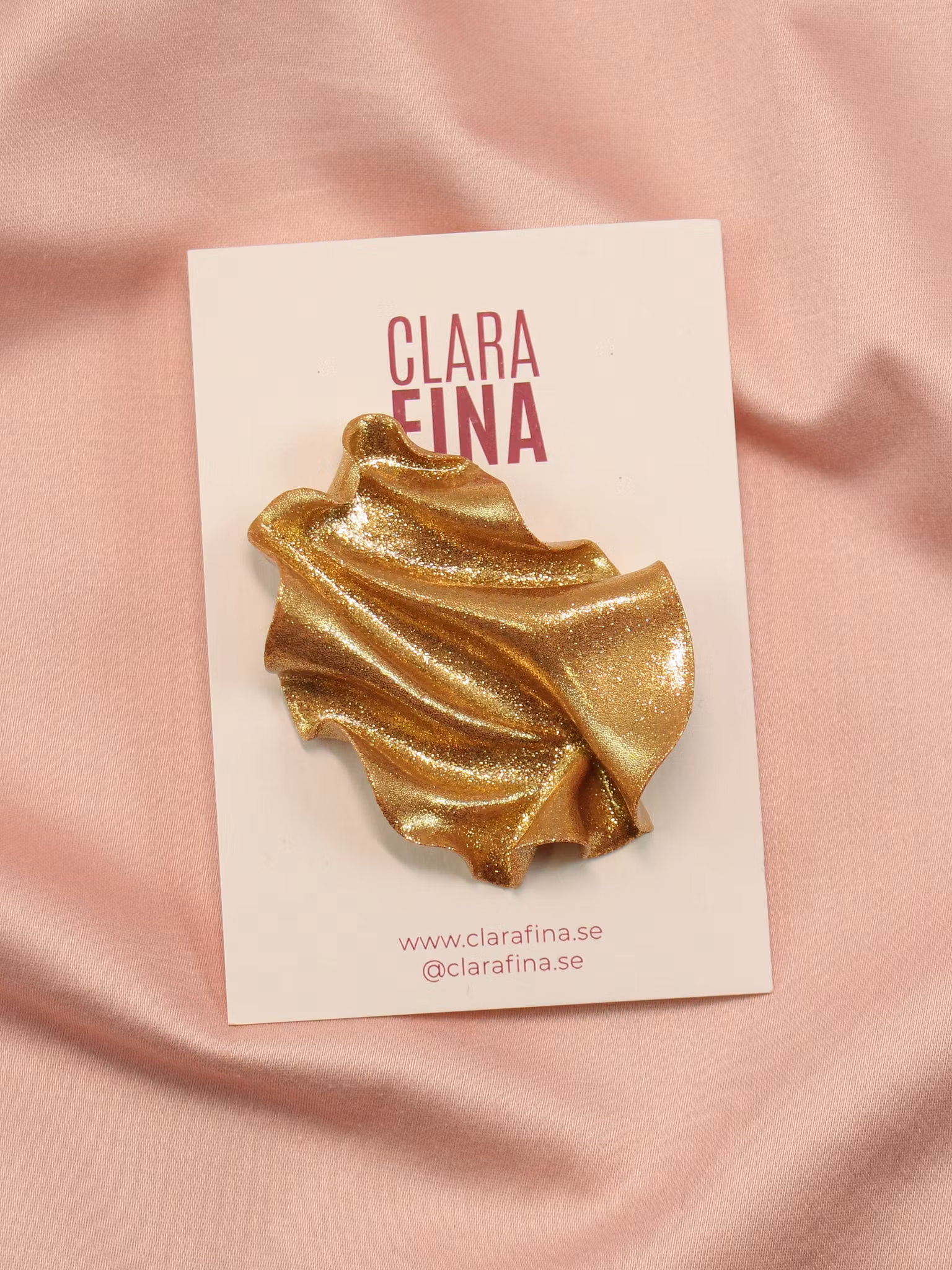 Brosch Satin Guldglitter Höger