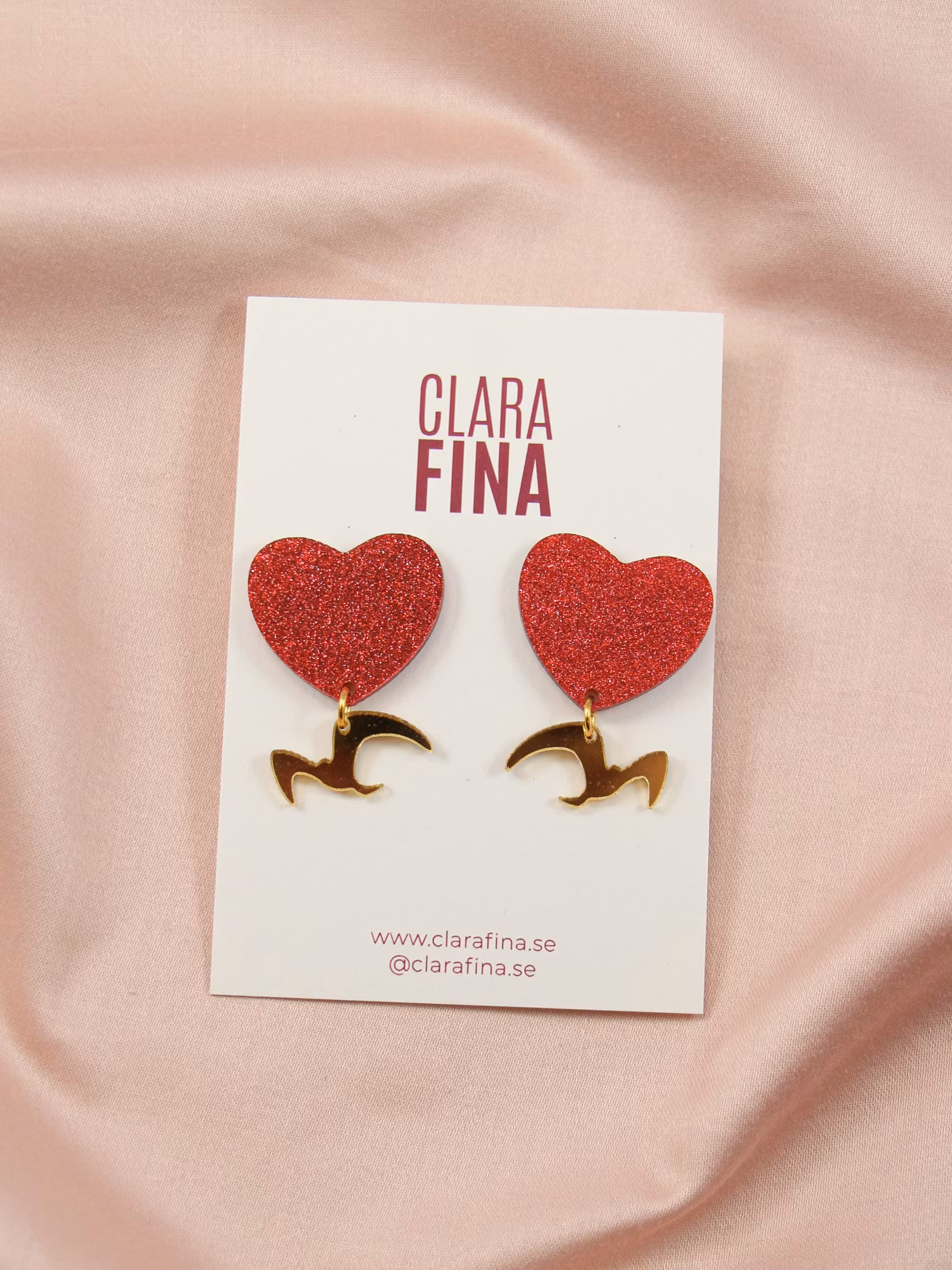 SAMPLE Love birds rött glitterhjärta med guldfågel