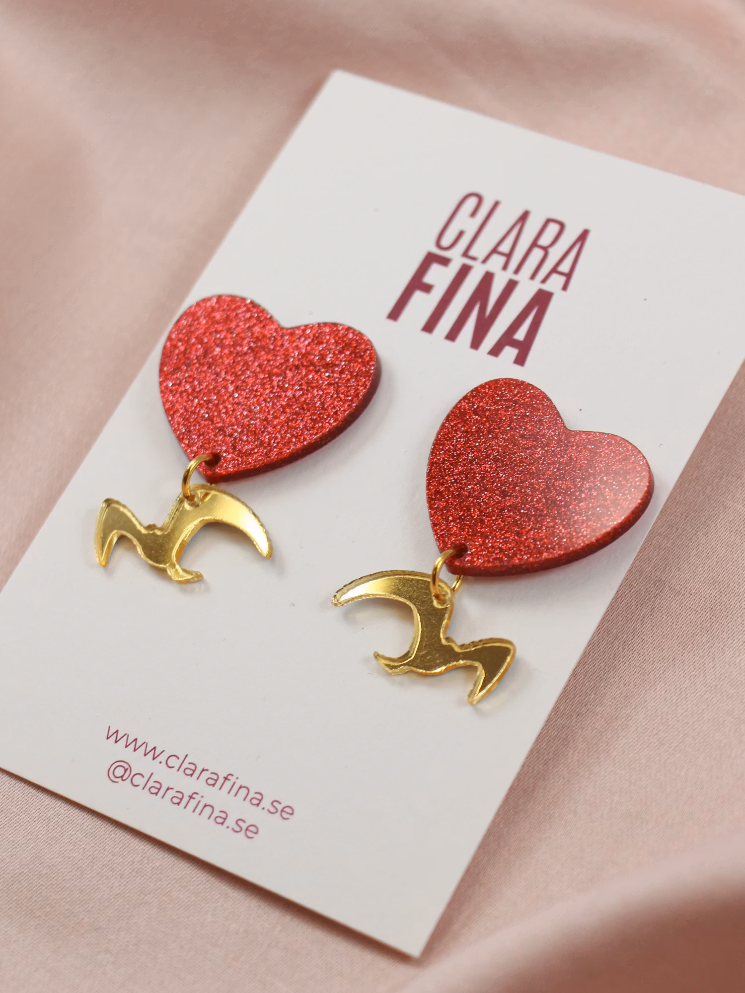 SAMPLE Love birds rött glitterhjärta med guldfågel