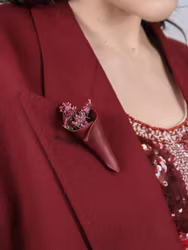 Fång brosch Vinröd större