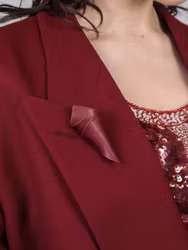 Fång brosch Vinröd lite mindre