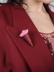 Fång brosch rak volang Vinröd/rosa