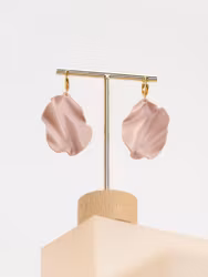 Satin Petal Revived Gammelrosa (guldig ring)