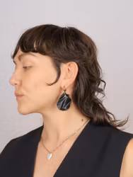 Satin Petal Revived Svart (silvrig ring)