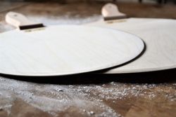 Rund brödspade trä - förstärkt handtag och vässad kant