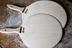 Rund brödspade trä - förstärkt handtag och vässad kant