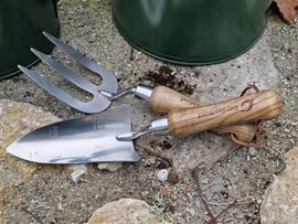 Handgrep med trähandtag