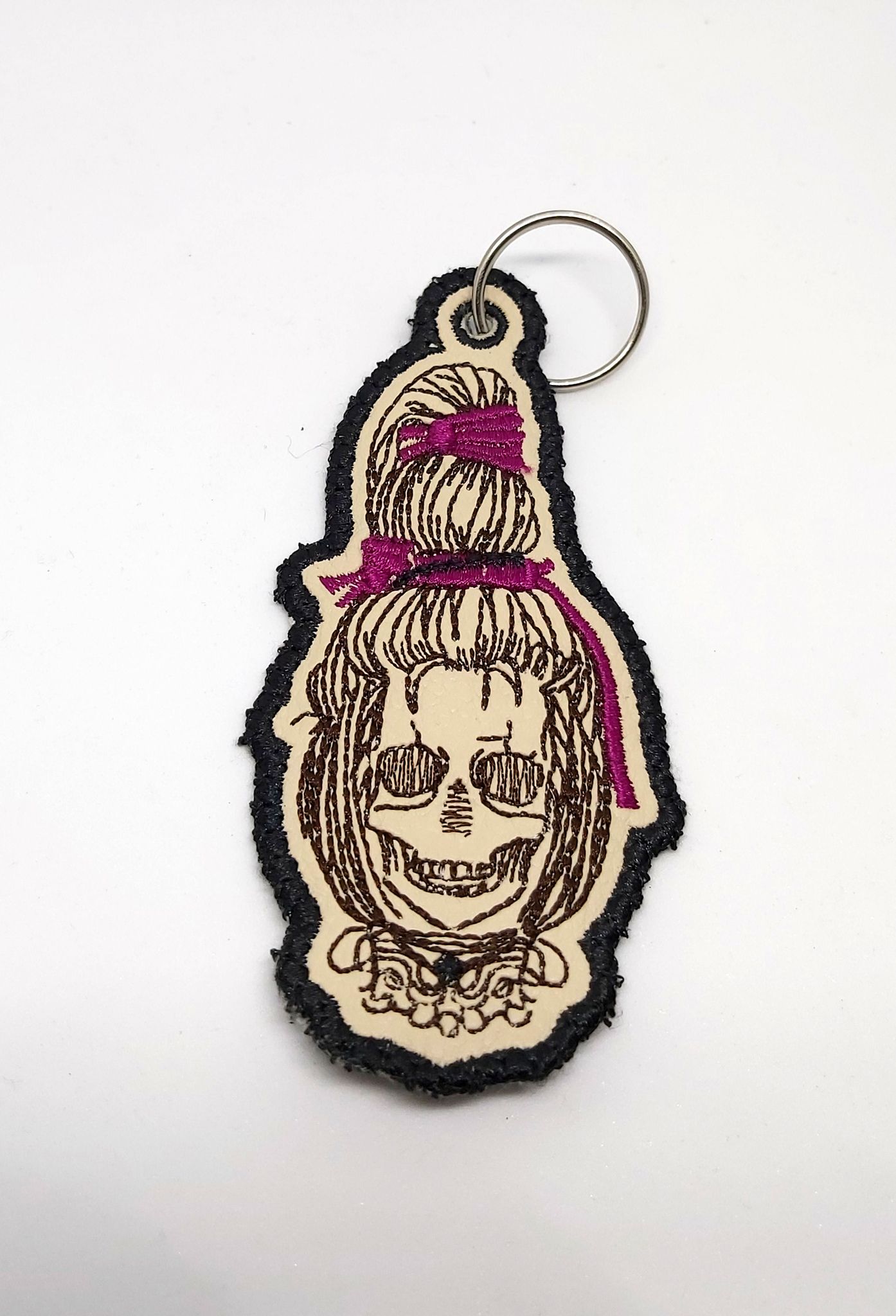 Broderad nyckelring - Voodoo head