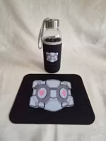Companion Cube – Musmatta & Glasflaska