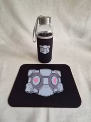 Companion Cube – Musmatta & Glasflaska