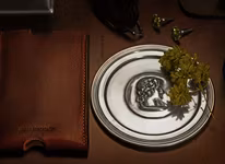 Coaster i tenn med Athena medaljong i mitten, från Munka Tenn