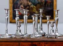 Kavaljer, ljusstake i tenn, från Munka Tenn