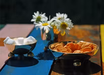 Större skål i mässing i klassisk Gusums Messing design på tre kulfötter