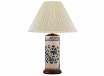 Lampfot i porslin, 30 cm i pennmodell med blå fiskar och krackelerad gråvitt botten