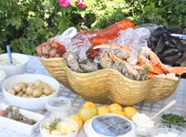 Champagne-/vinkylare och för skaldjursplatå, i form av större snäckskal, GULDPLÄTERAT