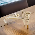 Bordsljusstake Ankare, 450 g, i mässing från Gusums Messing