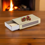 Unikt tändsticksfodral i mässing med smultrondekor från Gusums Messing