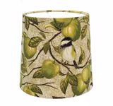 Lampskärm, RUND, med gröna äpplen och talgoxe som passar bla till Munka Tenns lampor