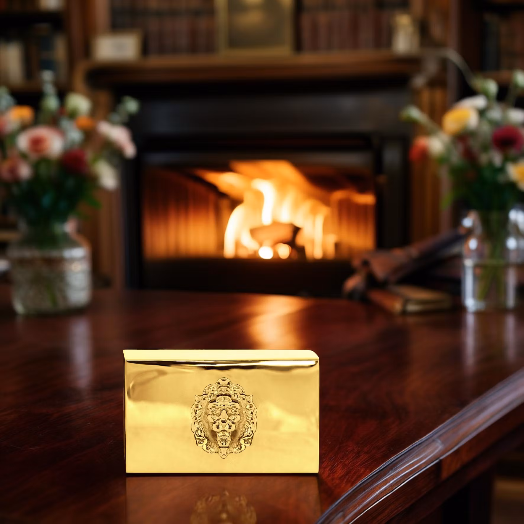 Matchbox in polished brass with lion mascaron