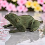Mr Fredrik Brunnenpaket mit Brunnenfrosch in Bronze, sitzend, 10 cm, Pumpe, Leuchtmittel, Schlauch, inkl. Versand