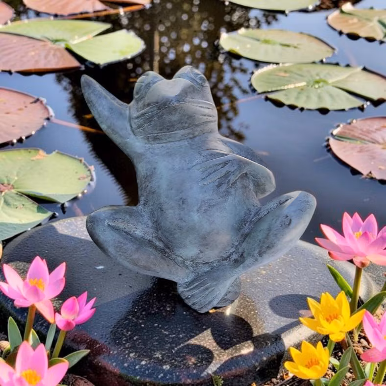 Brunnen, Frosch, in Bronze, 30 cm, auf dem Rücken liegend, von Mr Fredrik