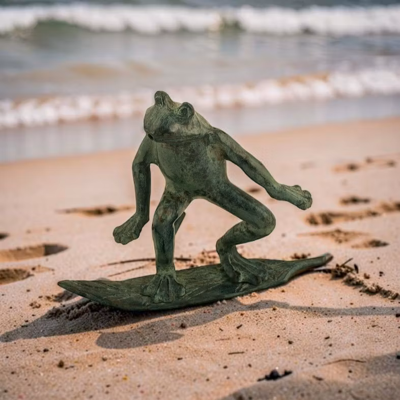 Mr Fredrik, fontän, groda i brons, surfande på blad, höjd 16 cm,  längd 19 cm