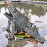 Brunnen frosch aus grün patinierter Bronze, sitzend, von Mr Fredrik