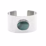 Armband i tenn med malakitsten, hamrad yta