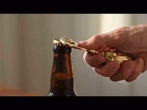 Flaschenöffner / Kapselöffner in Form von Eicheln aus Messingguss von Gusums Brass