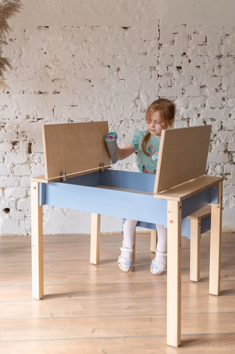 Barn bord och stol