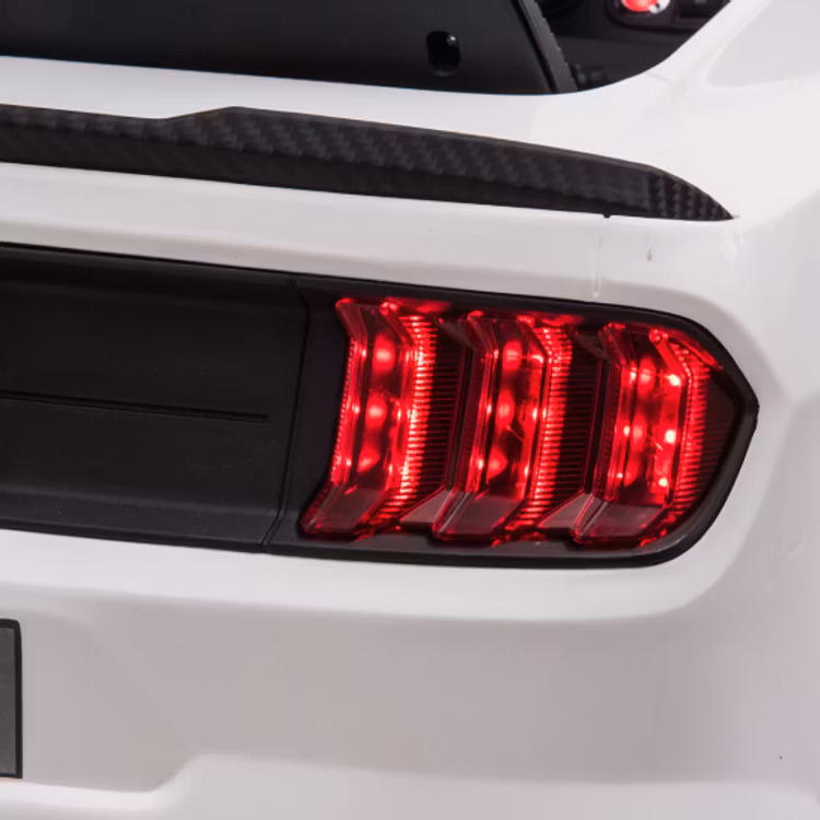 Elbil Ford Mustang 2 x 12V-batteri, 24V-output, EVA-hjul, PU-lädersäte