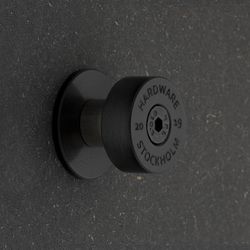REACT Black - Detail