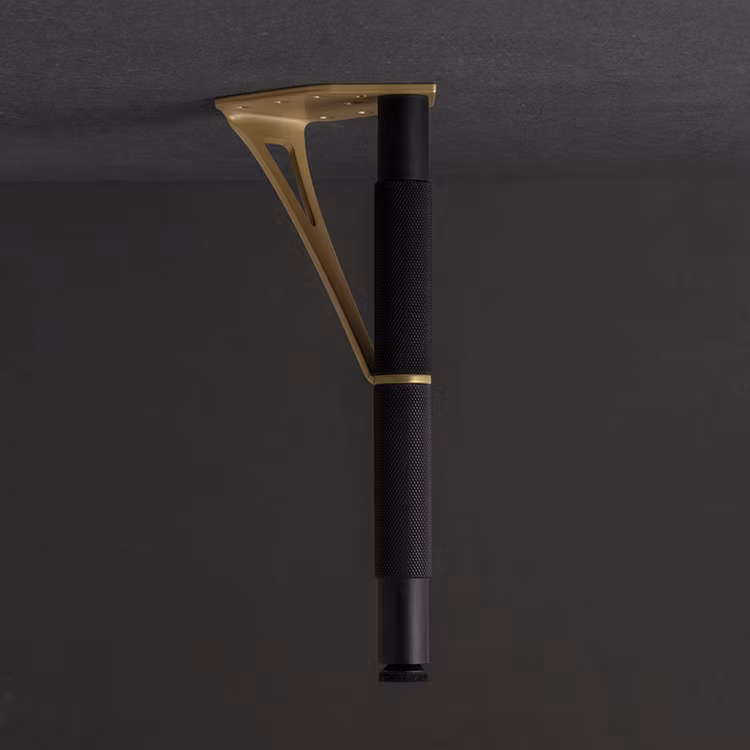 OUT STANDING Black/Gold