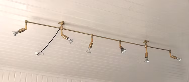 Spotlightskena mässing